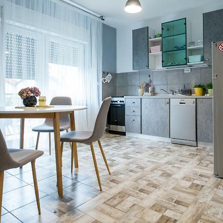 Apartmani Grlice II Вараждин Экстерьер фото